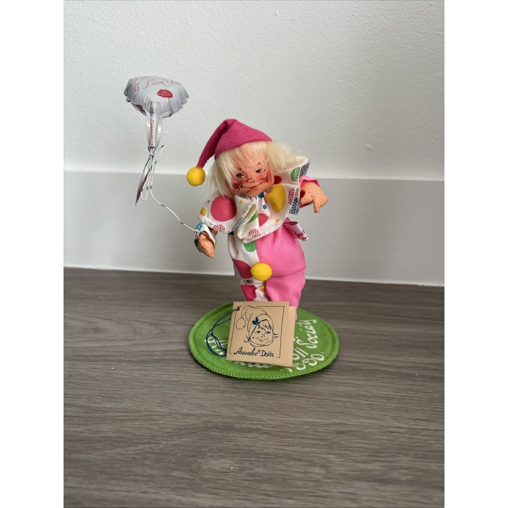 Annalee Dolls -  Doll Society Clown with PS I Love you Balloon 1990